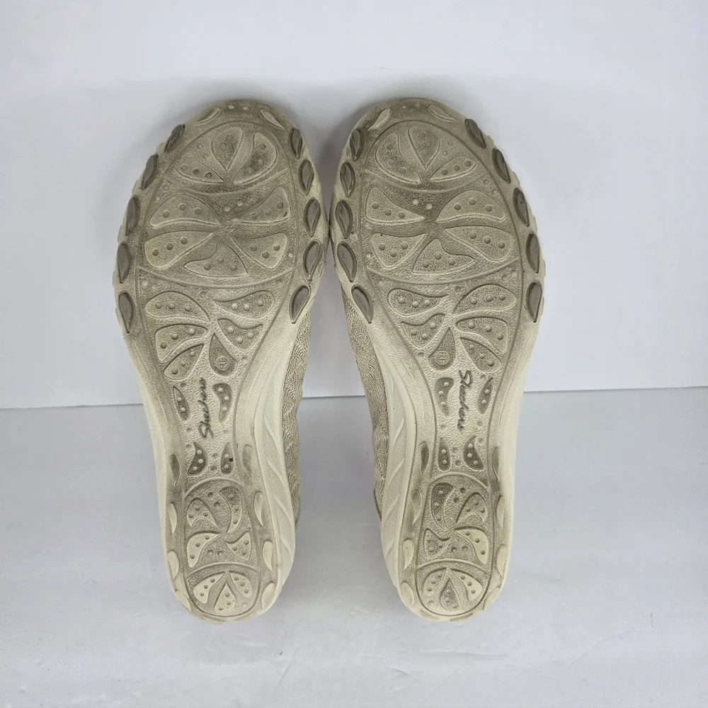 Skechers Relaxed Fit Savvy Women’s Beige Loafer Slip On Comfort Wedge  Size 9 - Picture 14 of 14